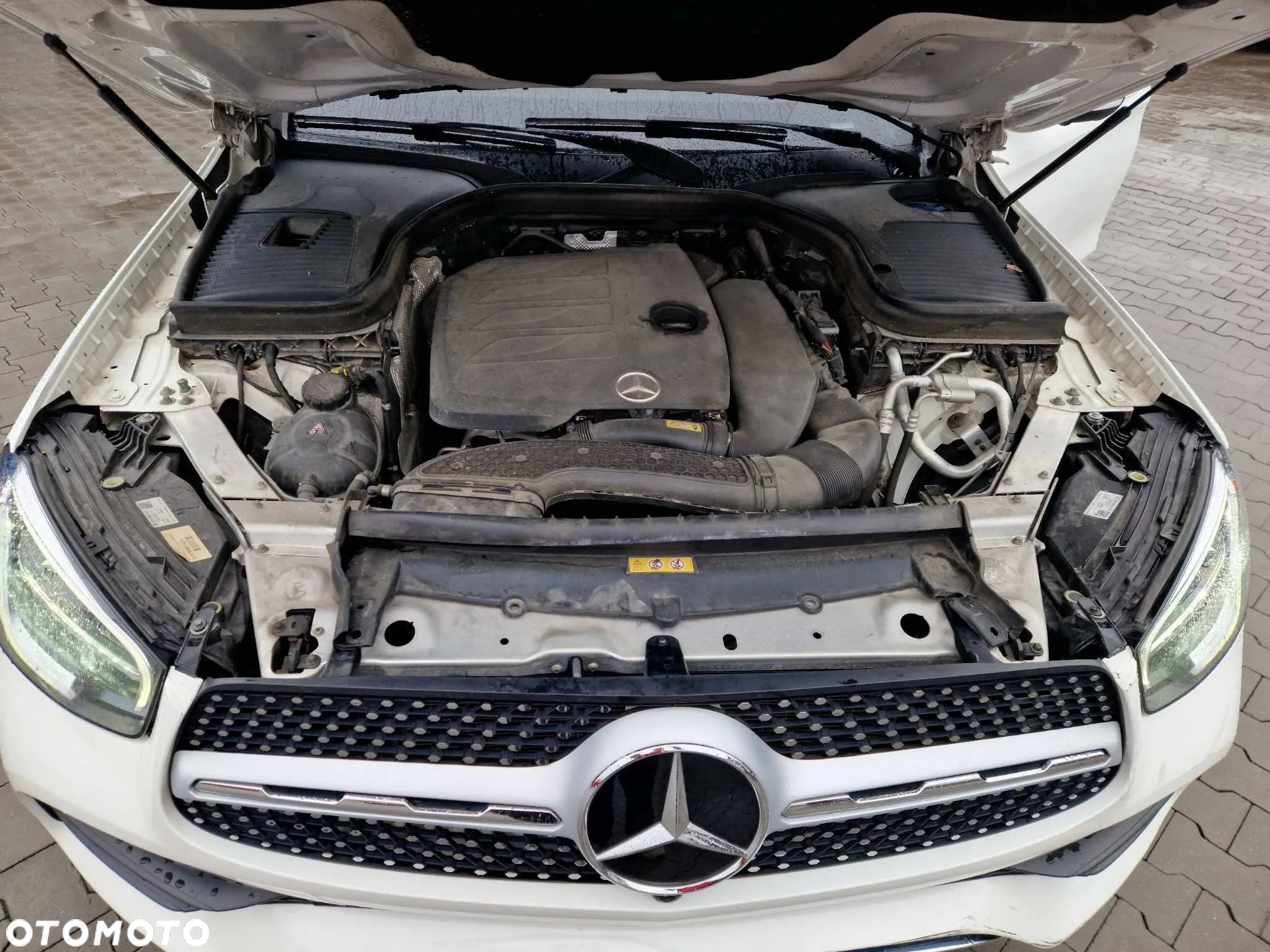 Mercedes-Benz GLC 300 4Matic 9G-TRONIC AMG Line Plus - 22