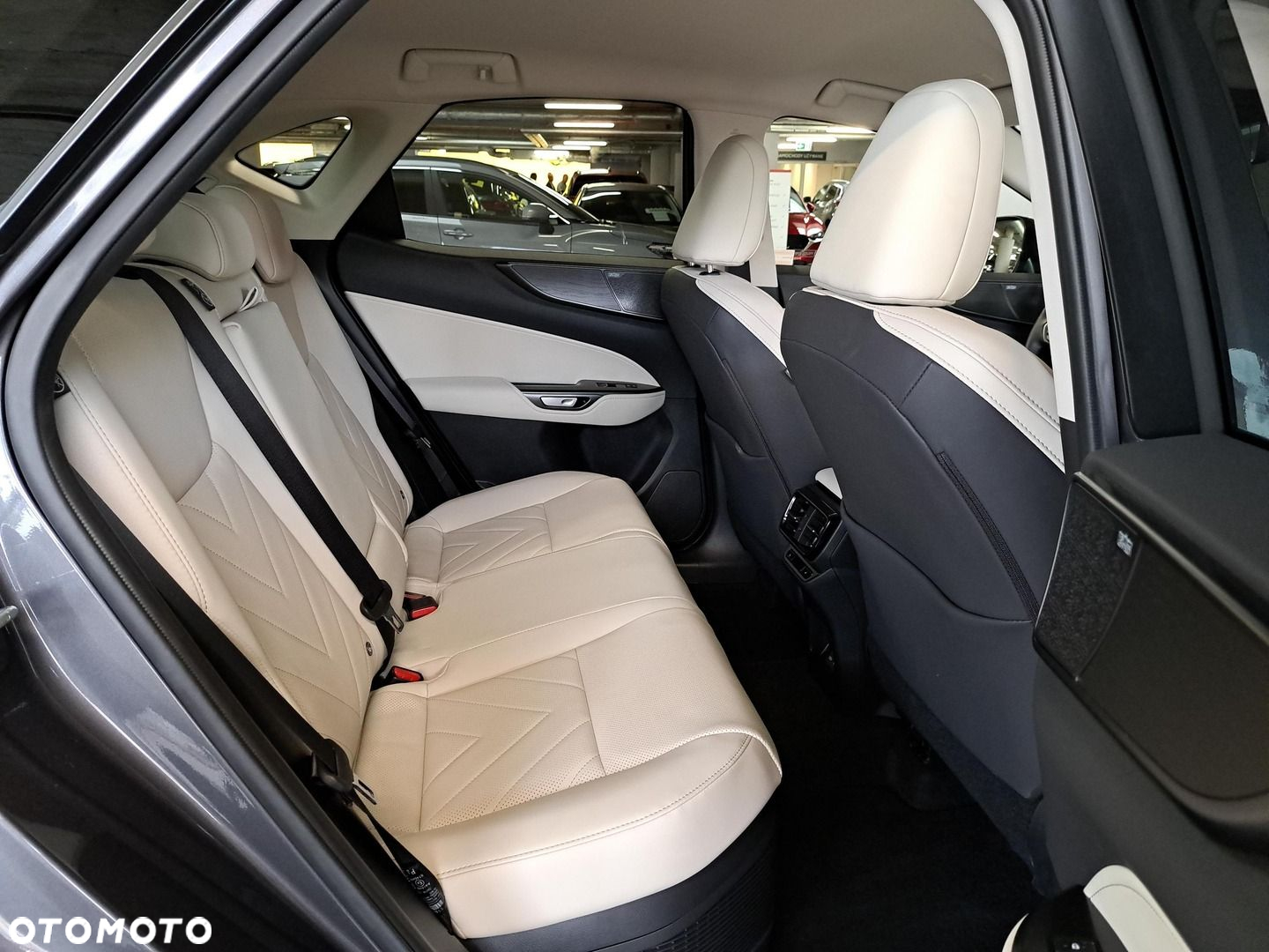 Lexus NX 350h Omotenashi AWD - 14
