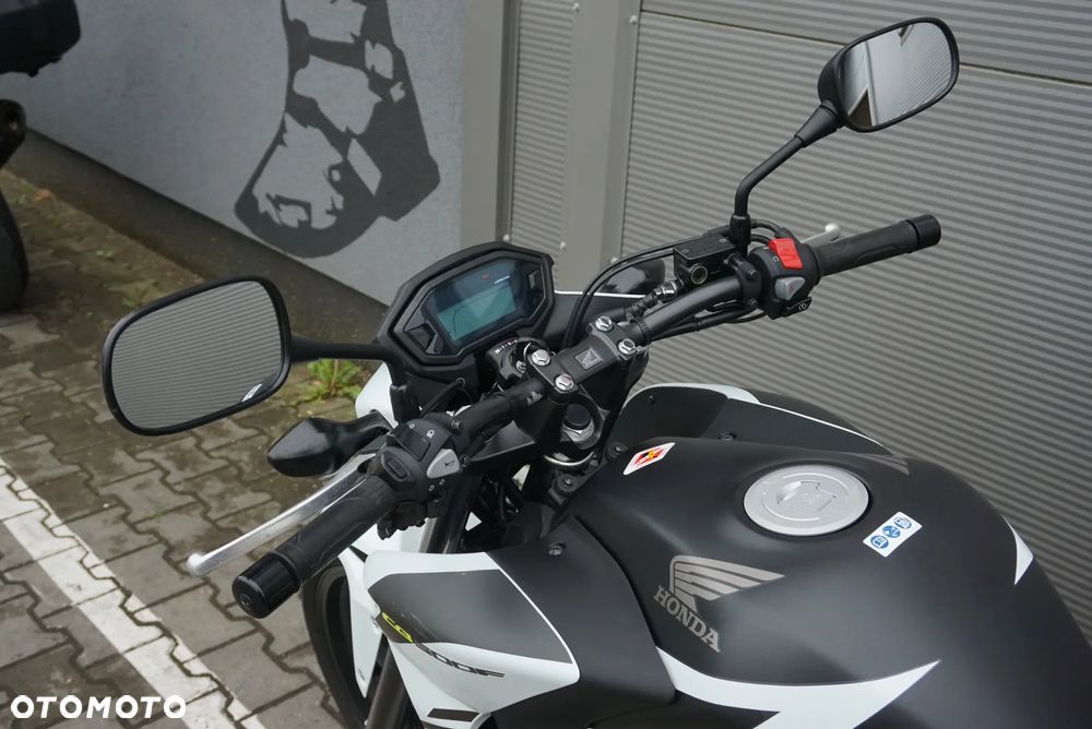 Honda CB - 12