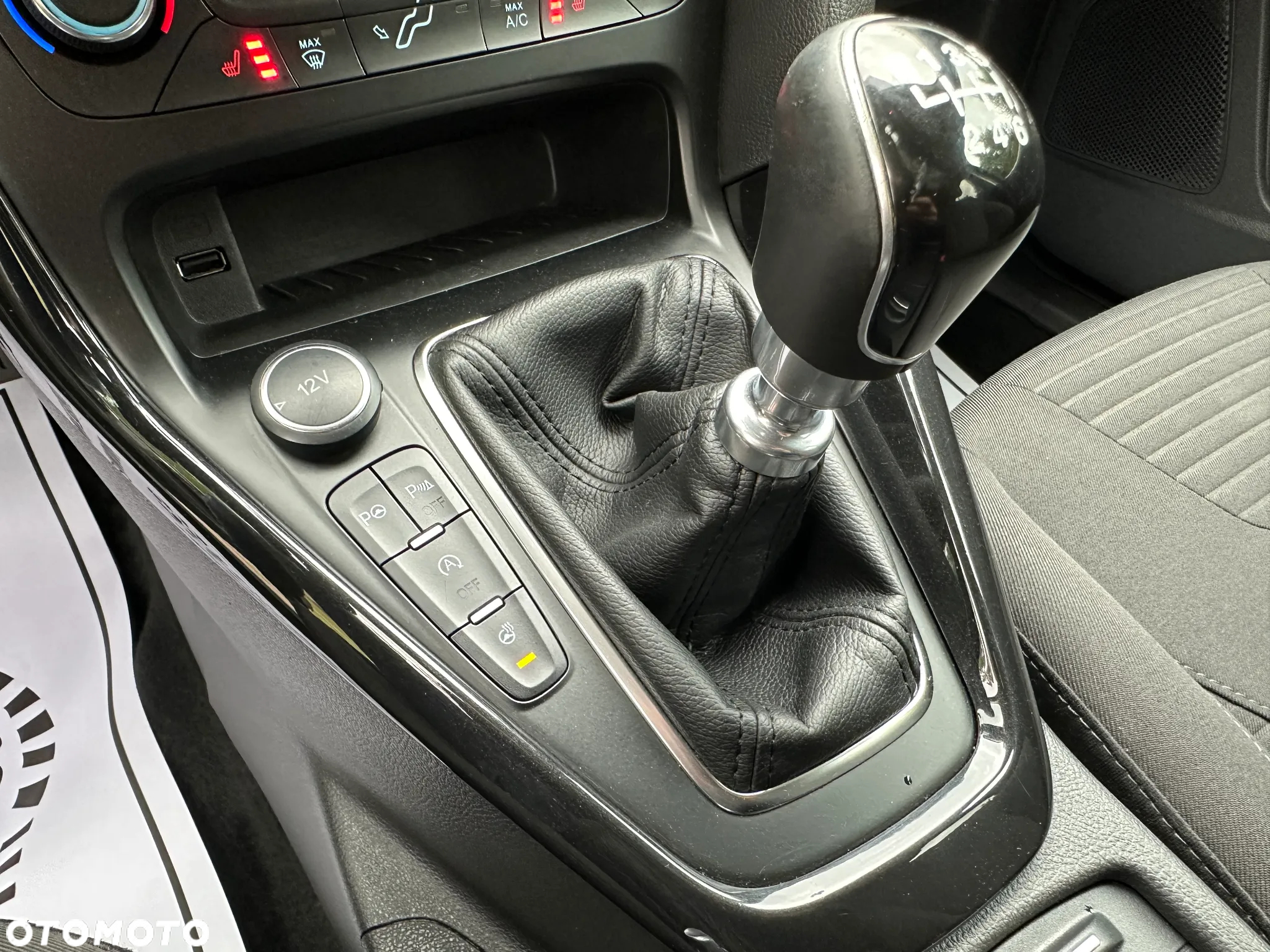 Ford Focus 1.0 EcoBoost Titanium - 34