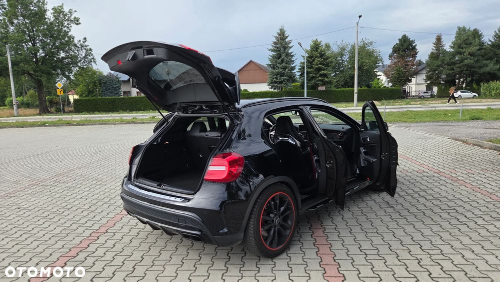 Mercedes-Benz GLA 45 AMG 4-Matic - 24