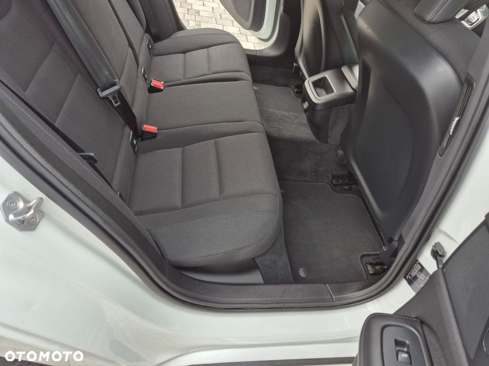 Volvo V60 B3 B R-Design - 20