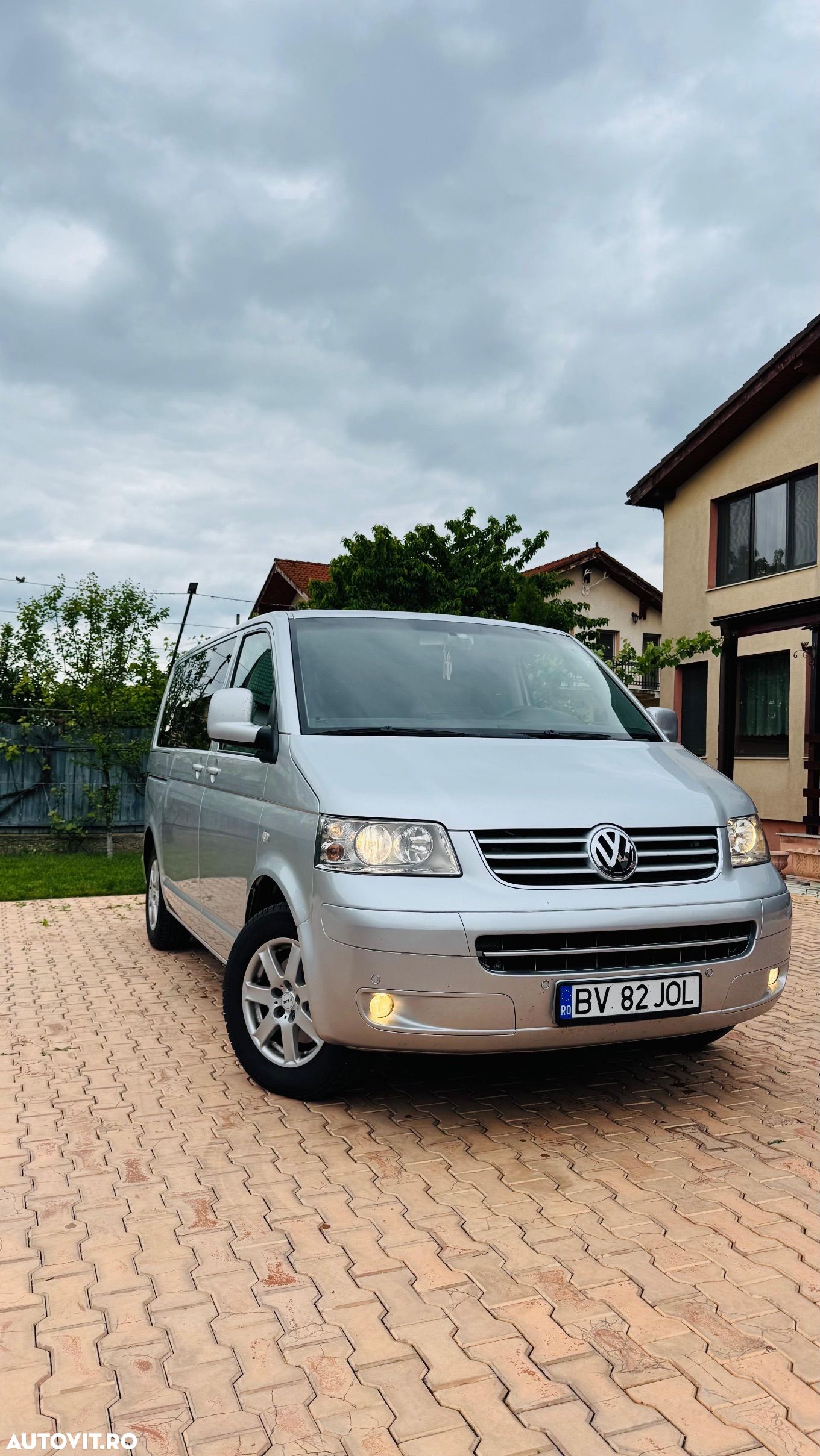 Volkswagen Multivan - 1