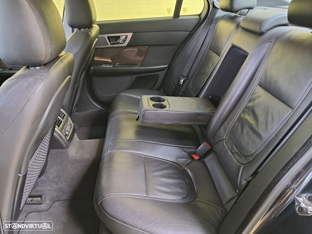 Jaguar XF 2.2 D Luxury - 7