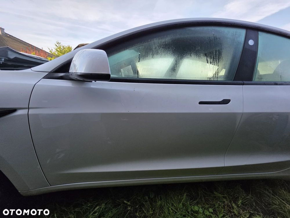 DRZWI PRZEDNIE LEWE TESLA 3 HIGHLAND 2025 ROK
