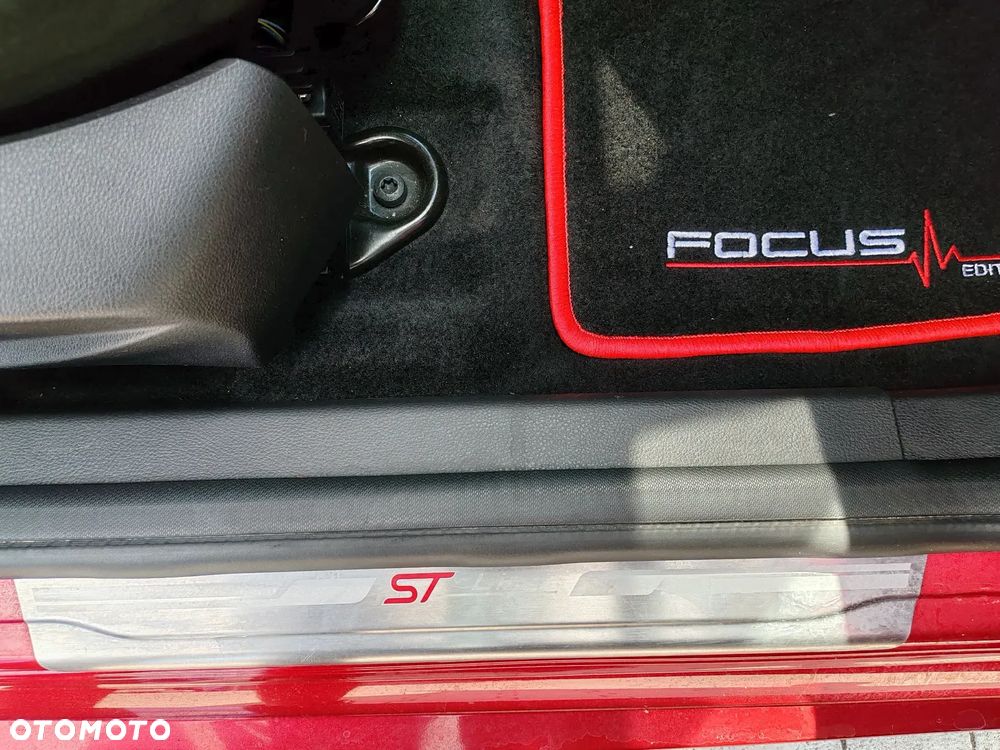 Ford Focus 1.5 EcoBoost STart-Stopp-System ST-LINE - 34