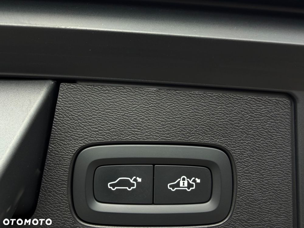 Volvo XC 60 B4 D Plus Dark - 20