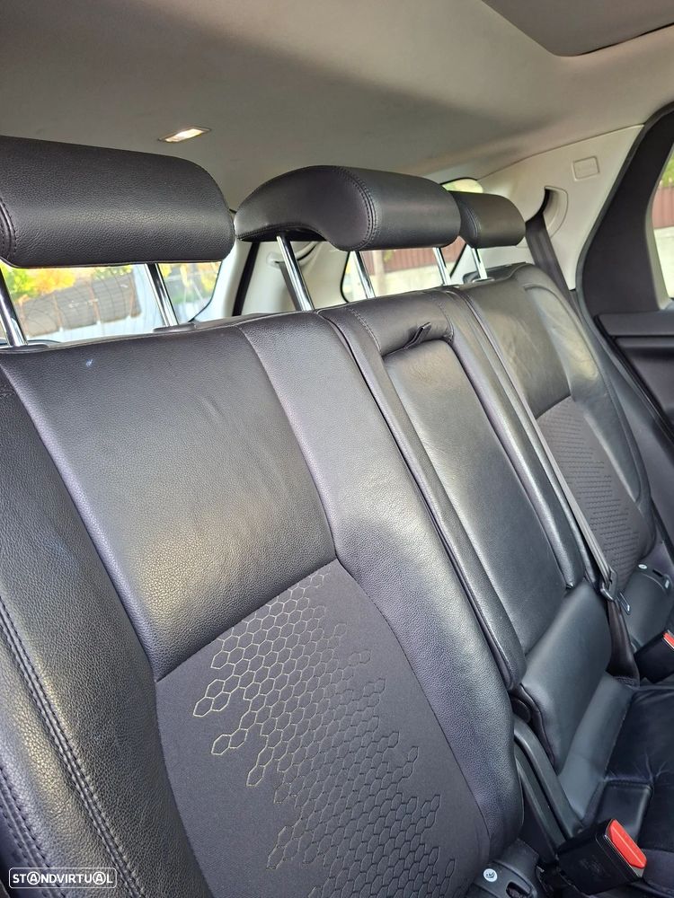 Land Rover Discovery Sport 2.0 TD4 HSE Luxury 7L Auto - 12