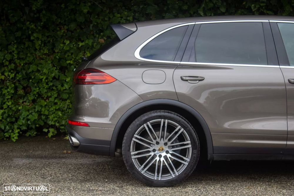 Porsche Cayenne Platinum Edition - 4