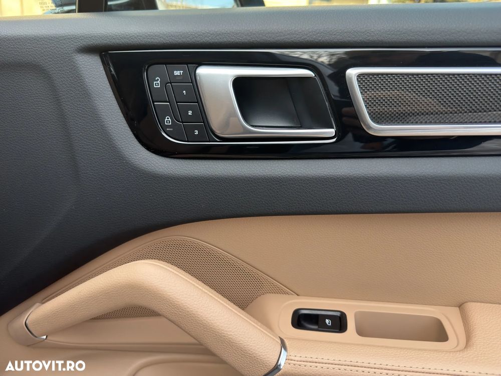 Porsche Cayenne Standard - 25
