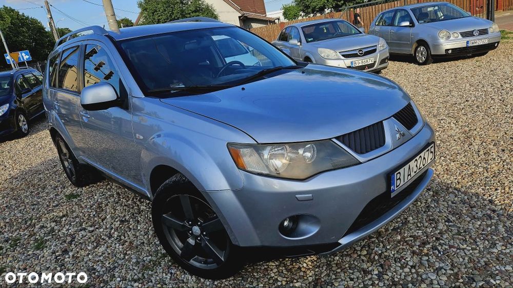 Mitsubishi Outlander - 2