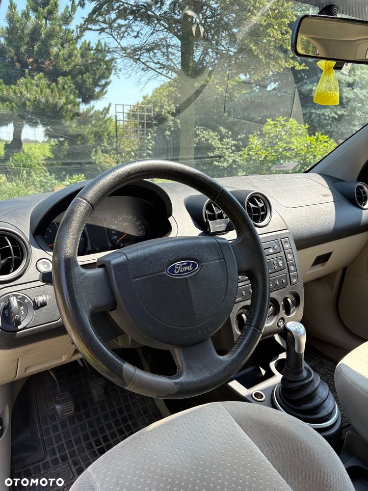 Ford Fiesta 1.4 Ghia - 8