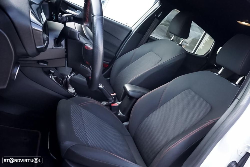 Ford Fiesta 1.0 EcoBoost ST-Line - 32