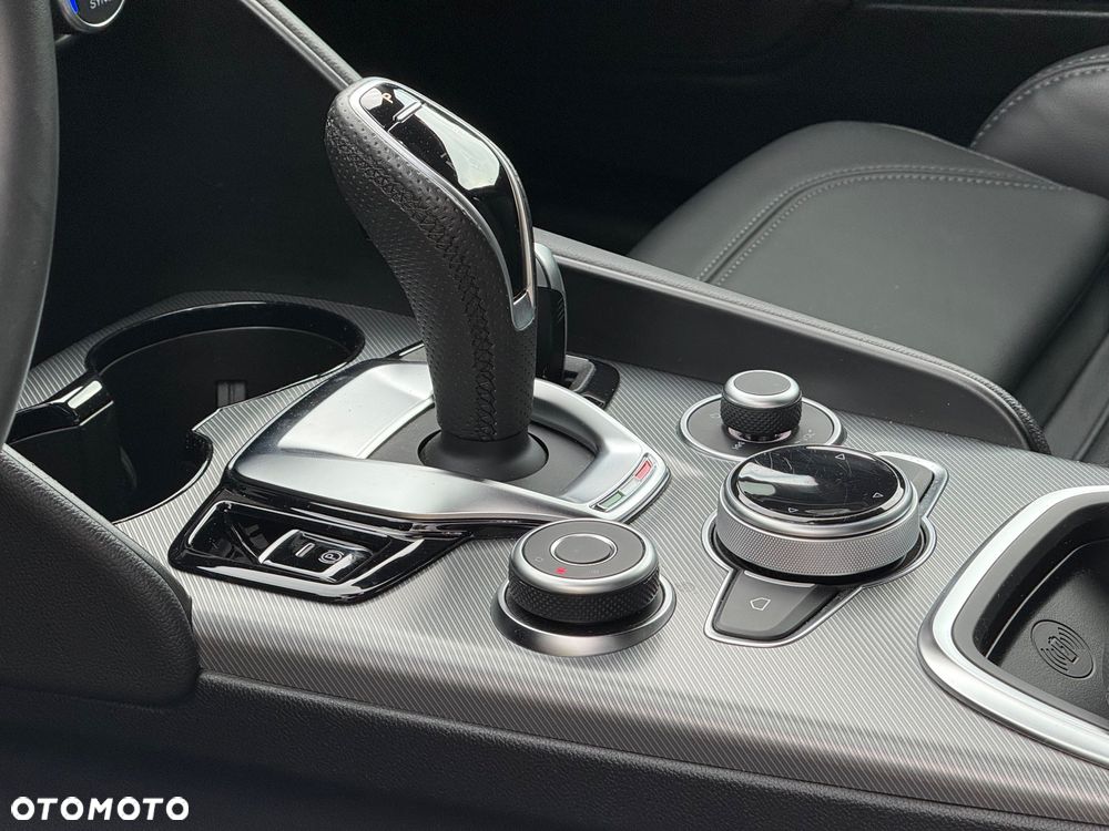 Alfa Romeo Giulia 2.0 Turbo Veloce Q4 - 17