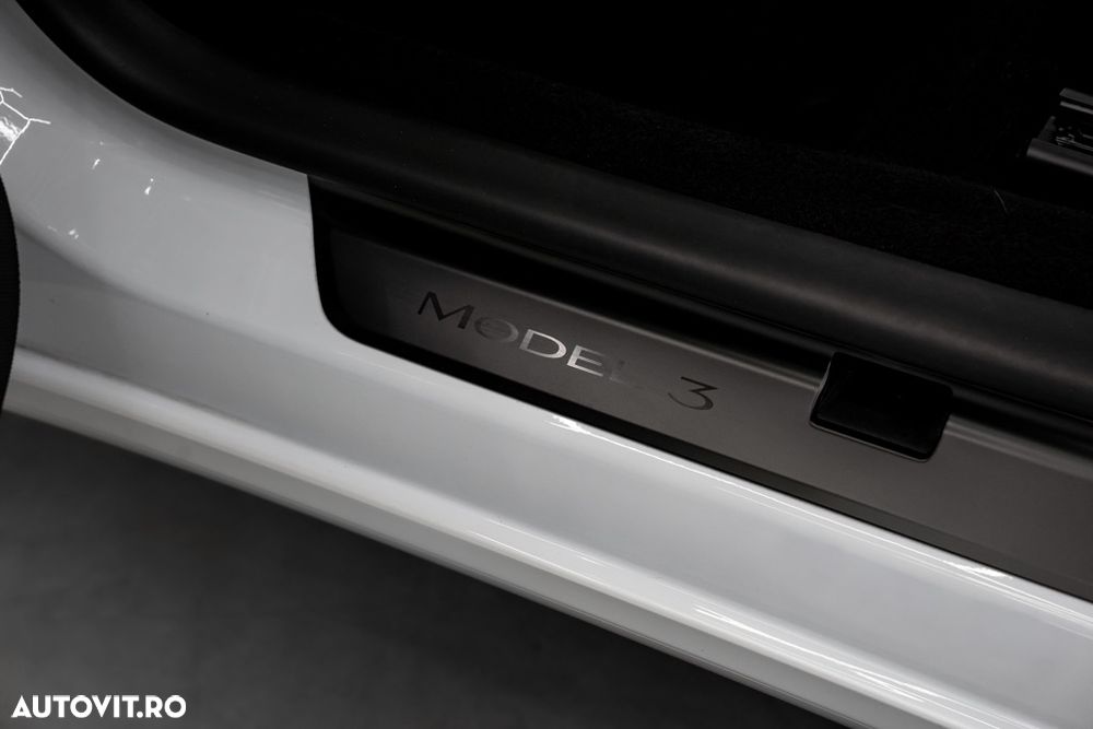 Tesla Model 3 - 32