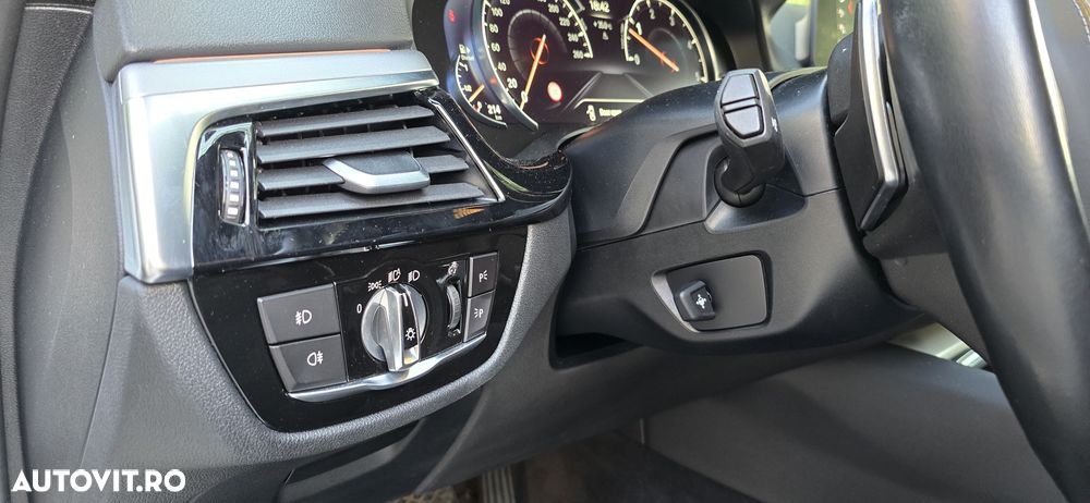 BMW Seria 5 530d xDrive AT - 10