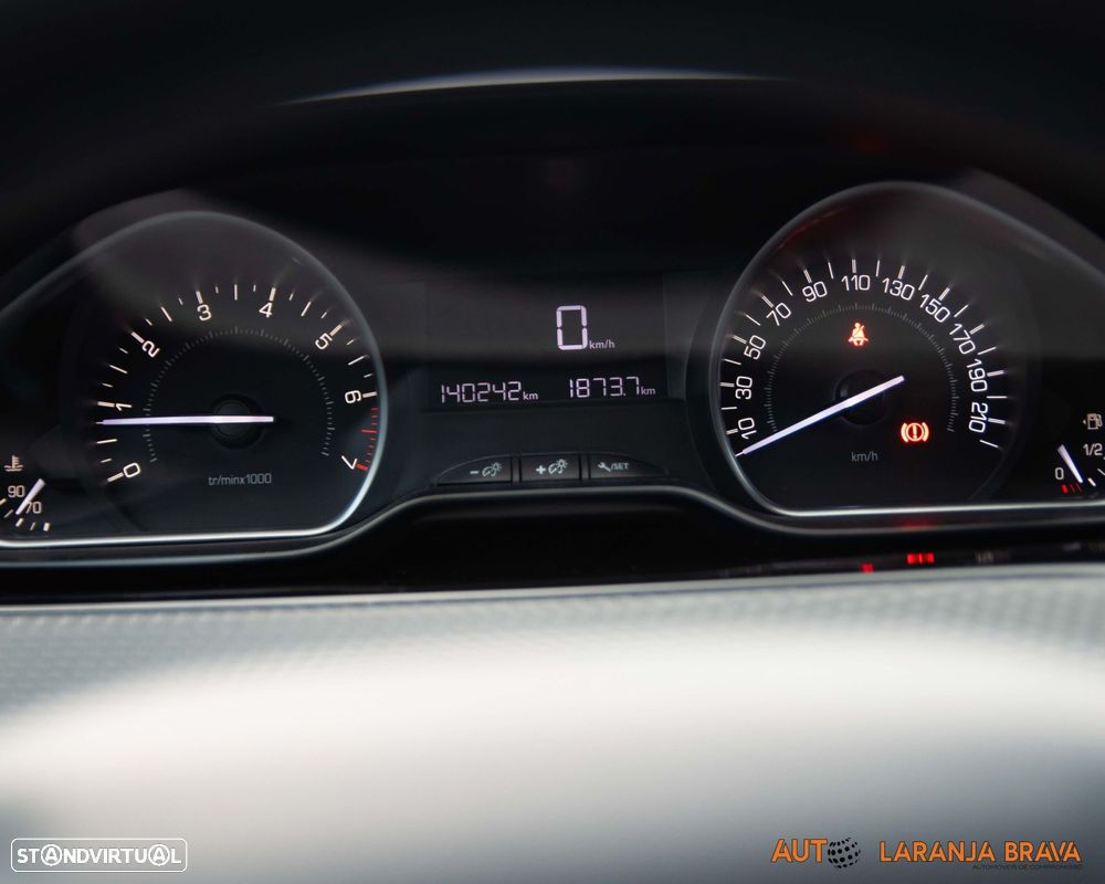 Peugeot 2008 1.2 PureTech Allure - 4