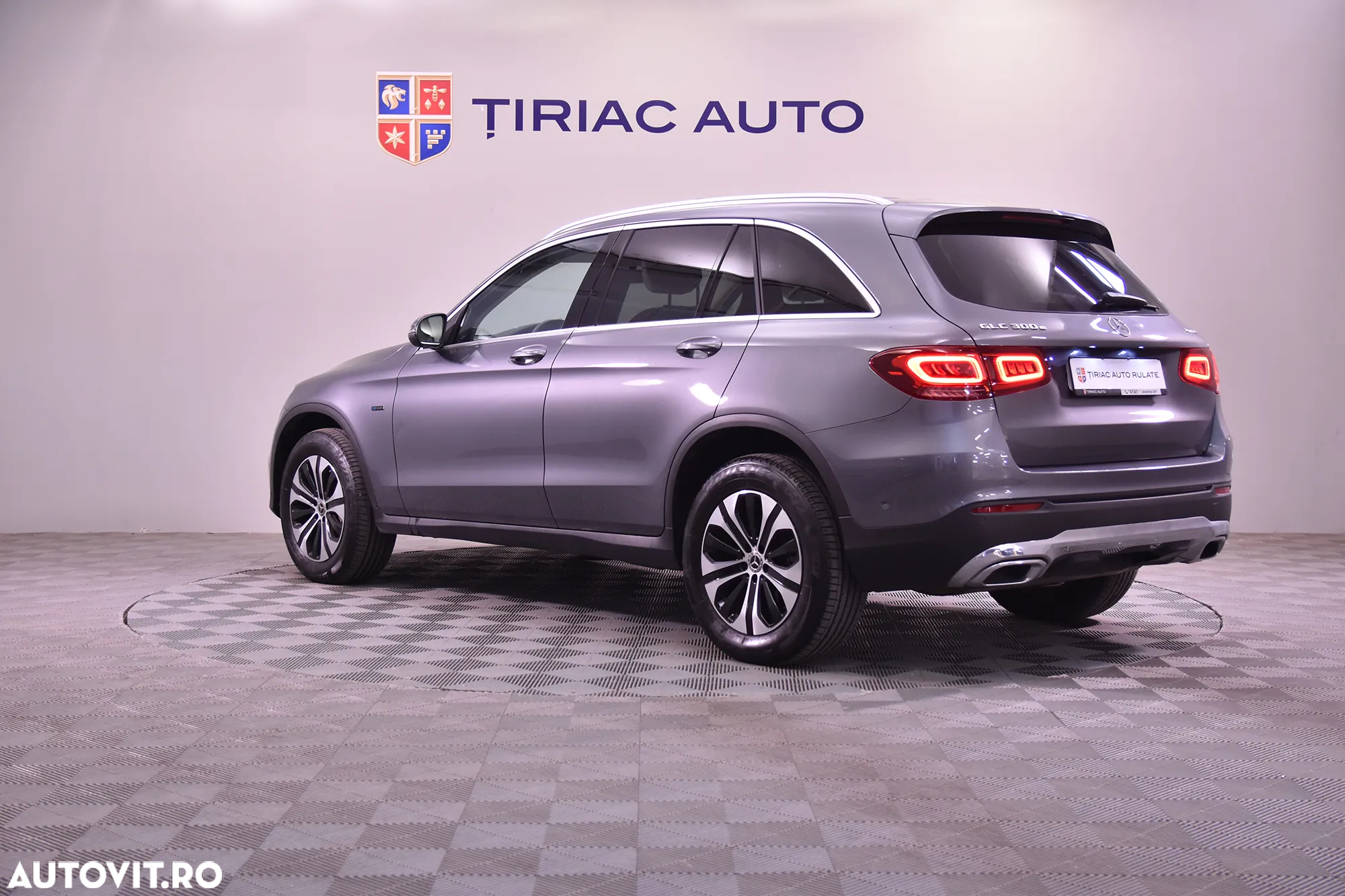 Mercedes-Benz GLC 300 e 4MATIC - 3
