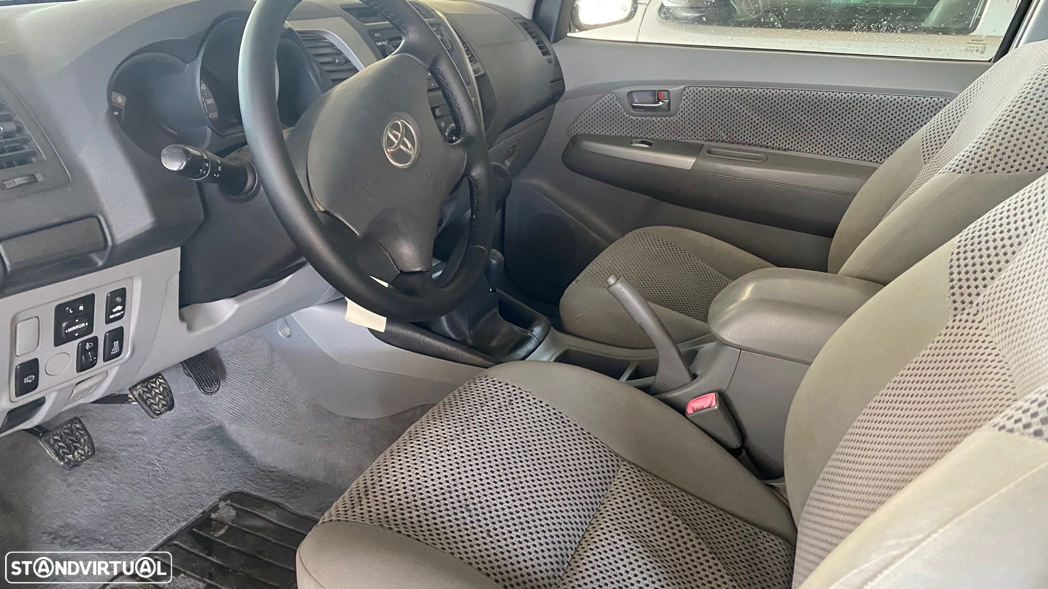 Toyota Hilux 2.5 D-4D 4WD CE CM AC - 11