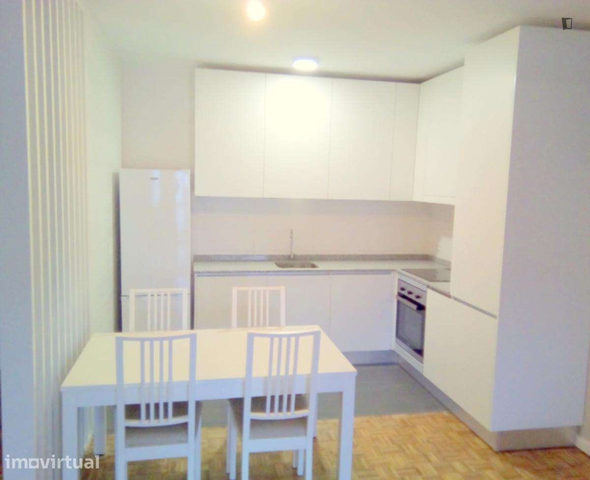 Apartamento com 3 quartos - localizado em Guimaraes - Grande imagem: 2/13