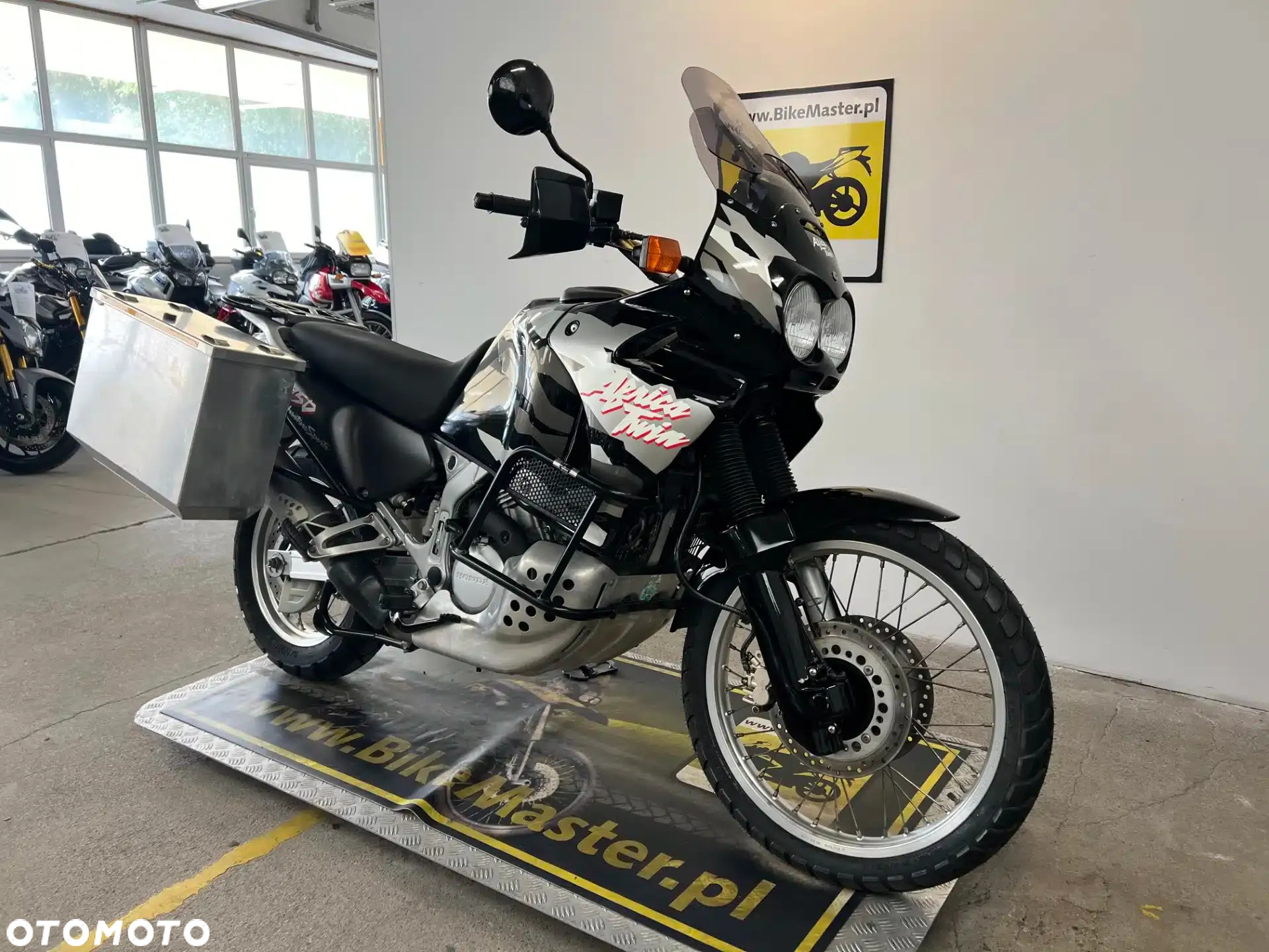 Honda XRV