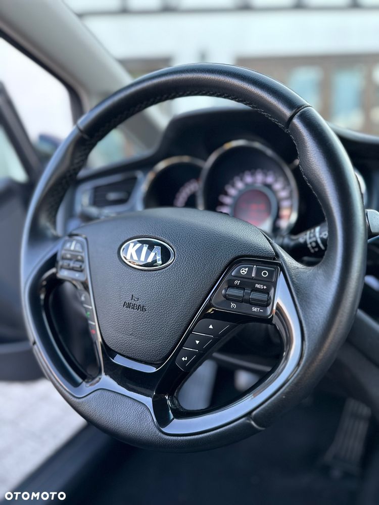 Kia Ceed 1.6 GDI Platinum Edition - 25