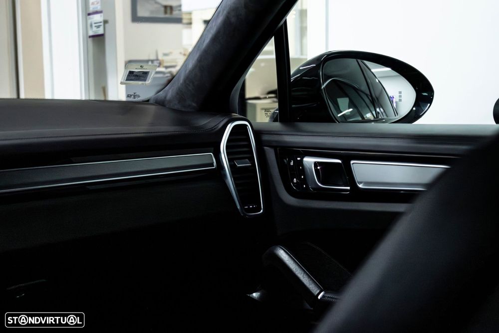 Porsche Cayenne Coupé Turbo S E-Hybrid - 32