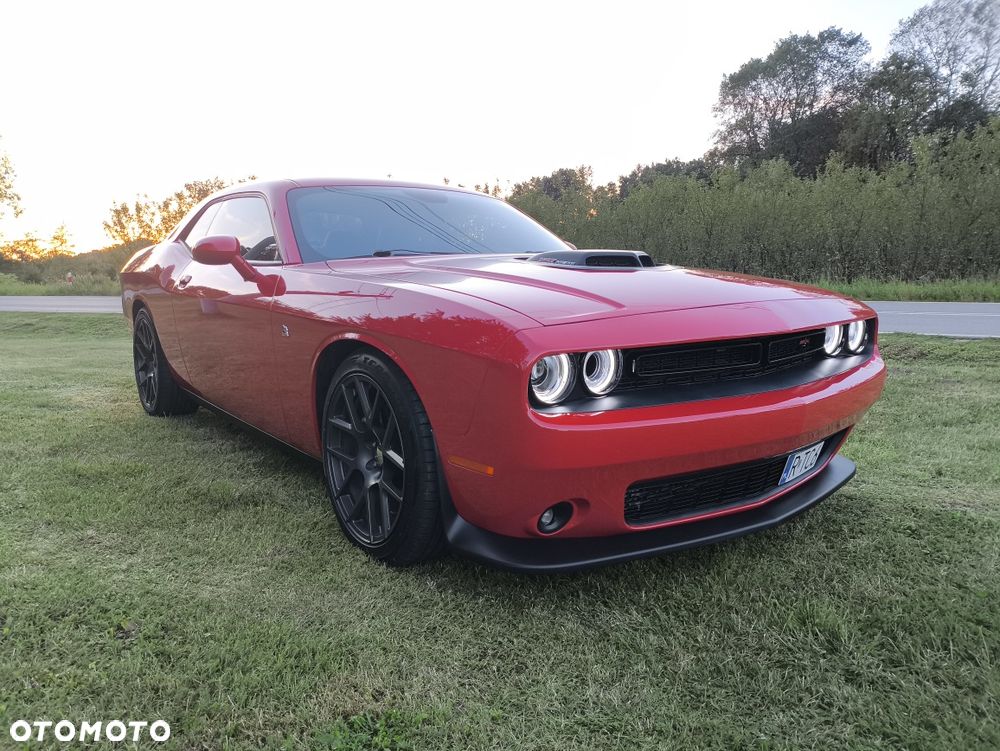 Dodge Challenger - 2