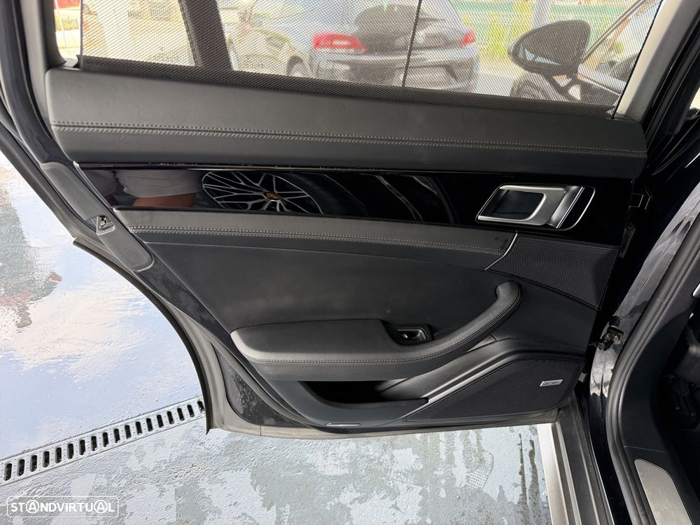 Porsche Panamera 4 E-Hybrid - 25