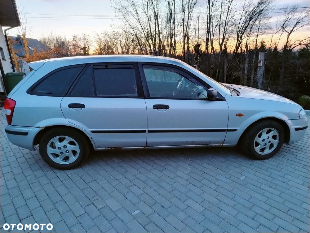 Mazda 323F - 3
