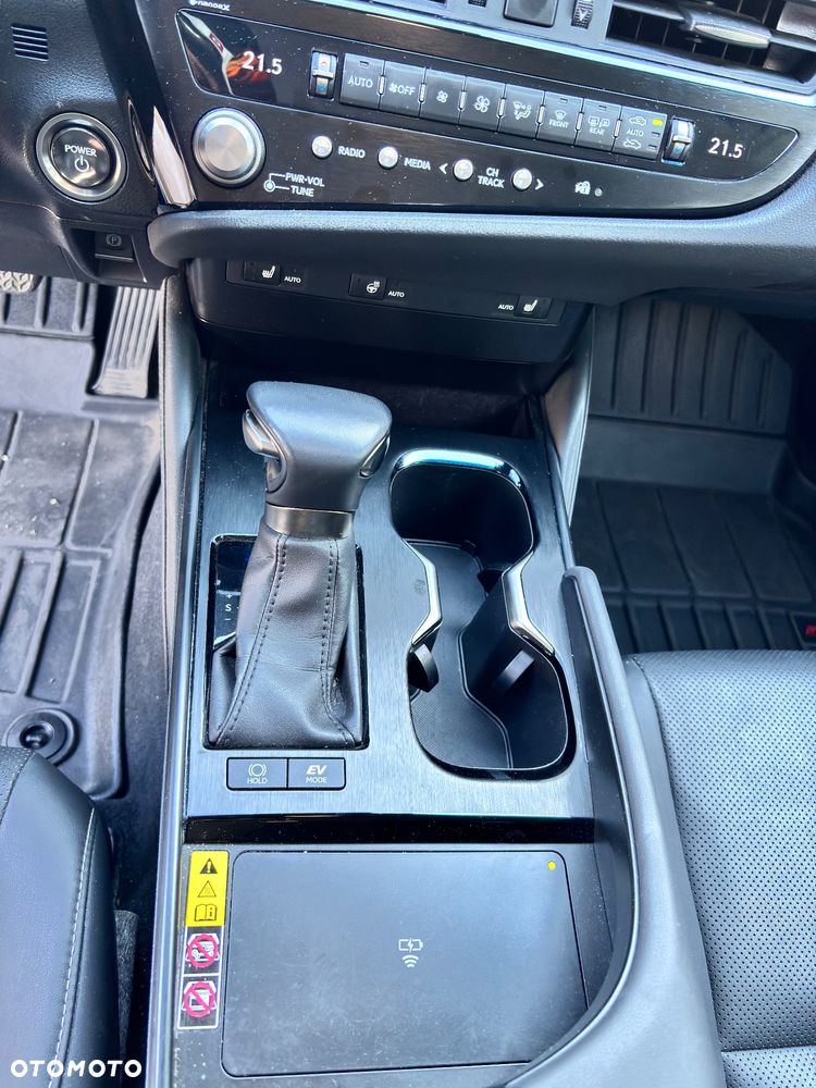 Lexus ES 300h Business Edition + - 11
