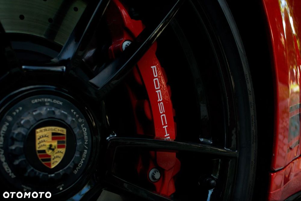 Porsche 911 Carrera GTS - 10