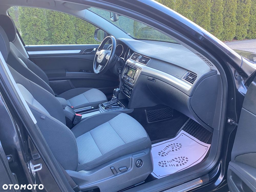 Skoda Superb 2.0 TDI DSG Elegance - 36