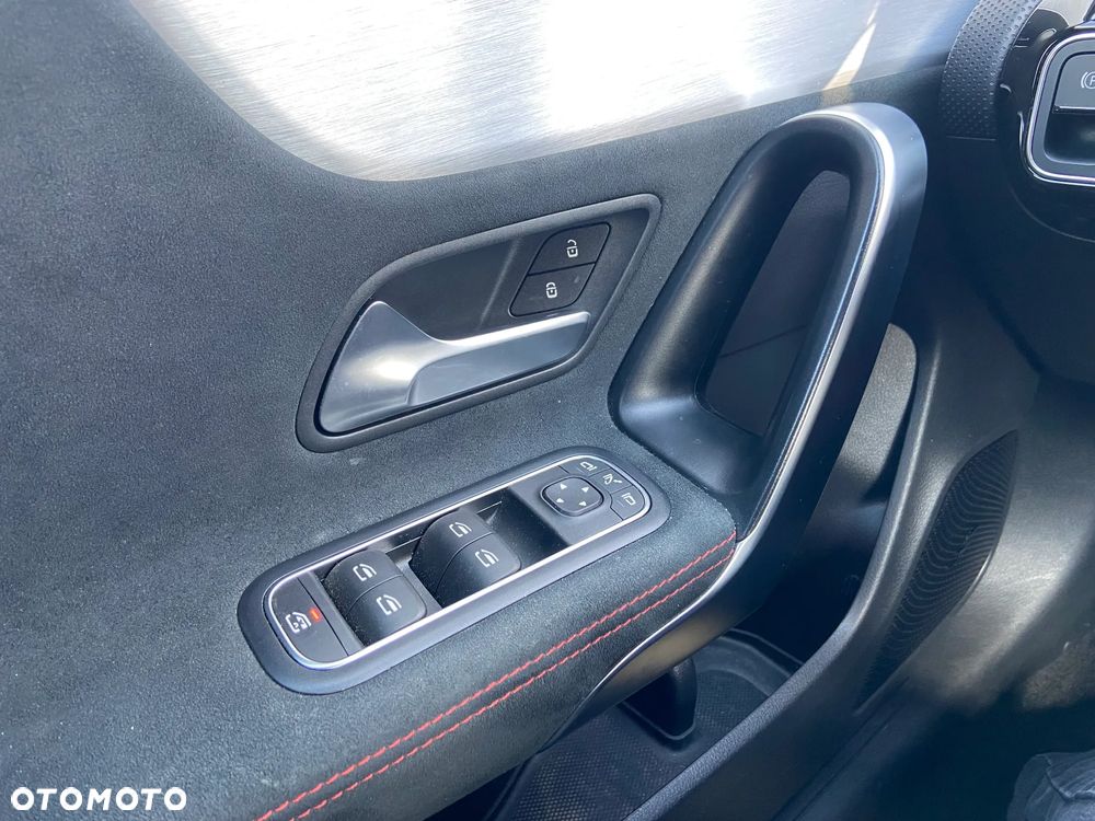 Mercedes-Benz CLA 200 AMG Line 7G-DCT - 15