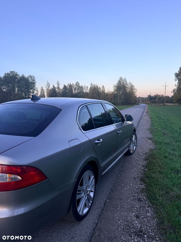 Skoda Superb 2009 photo 5