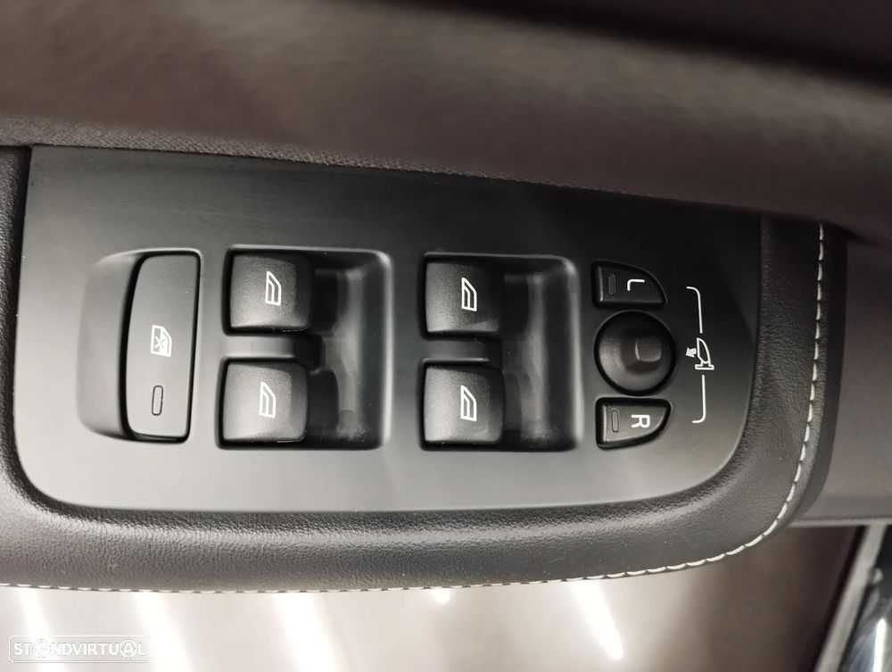 Volvo S60 2.0 T8 PHEV R-Design AWD - 17