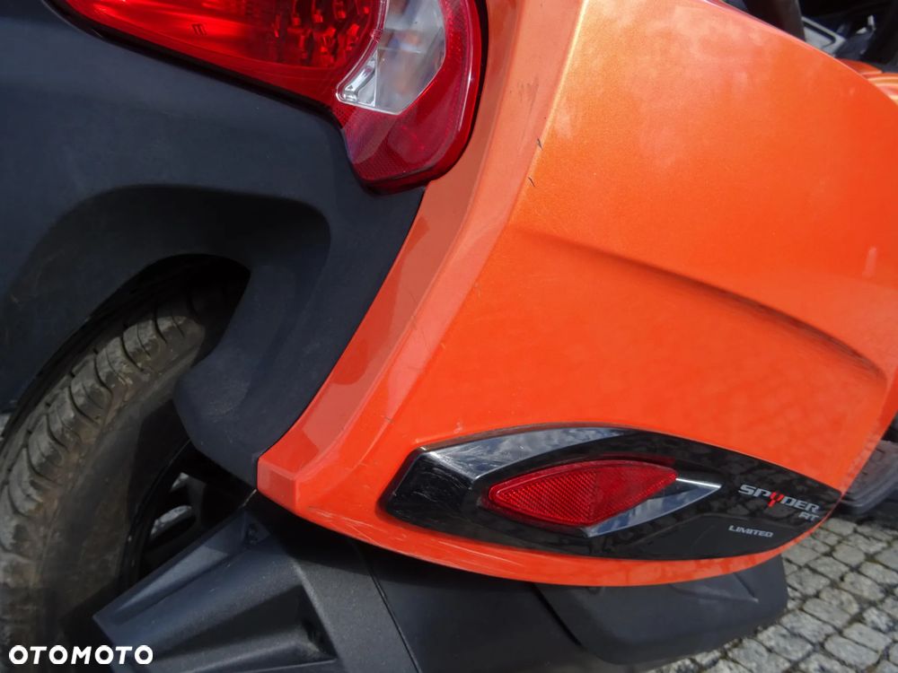 Can-Am Spyder - 17