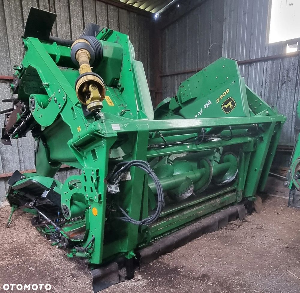 John Deere C606
