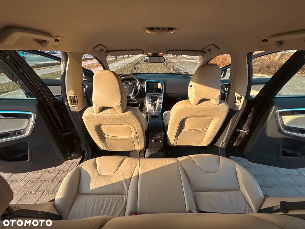 Volvo XC 60 2.4D AWD Summum - 12