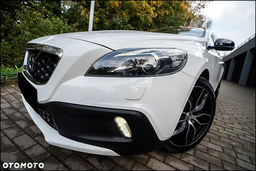 Volvo V40 Cross Country - 9