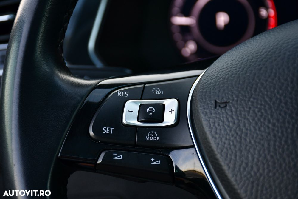 Volkswagen Tiguan - 36