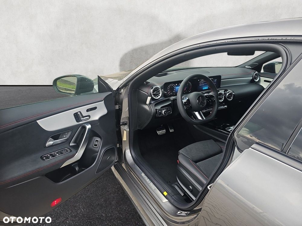 Mercedes-Benz CLA - 10