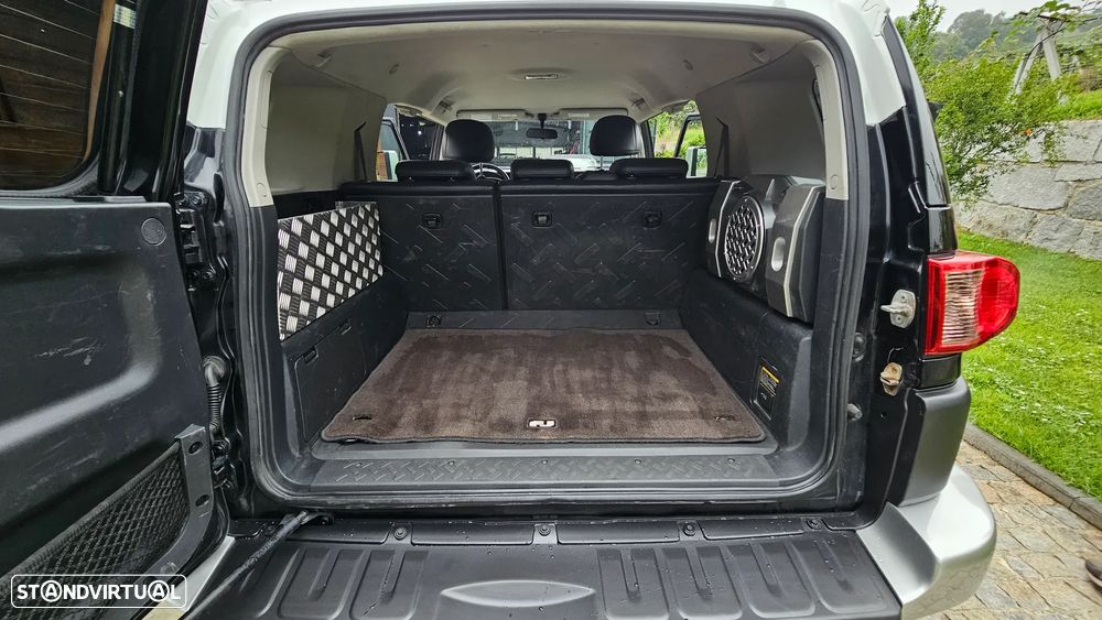 Toyota FJ Cruiser - 16