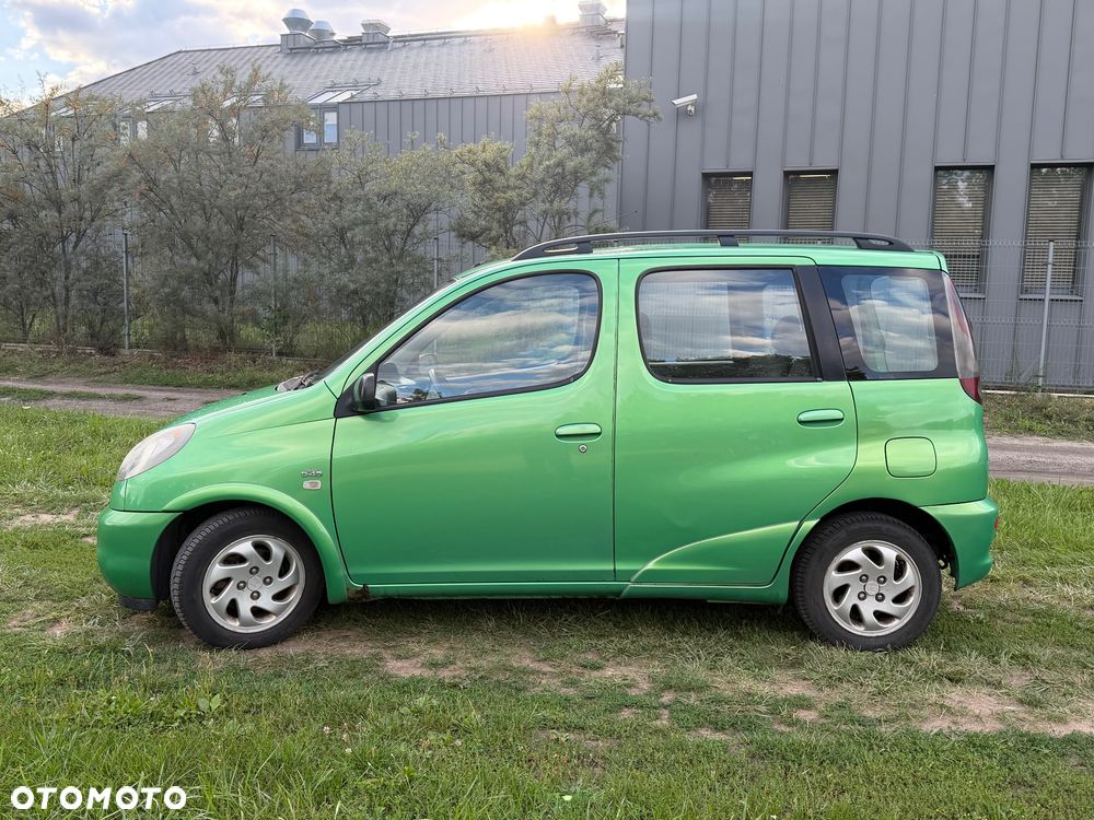 Toyota Yaris Verso - 3