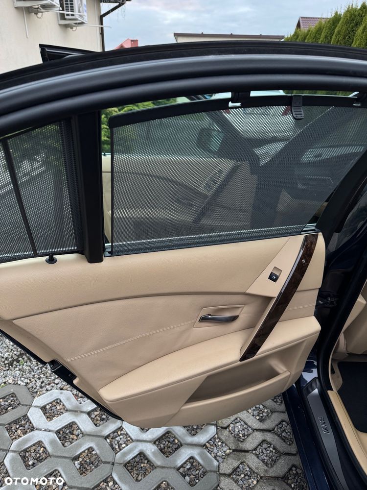BMW Seria 5 525xi - 13
