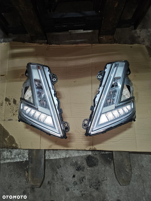 LAMPY PRAWA LEWA  VOLVO FH5 LED 24056510 24056511PRZEDNIA