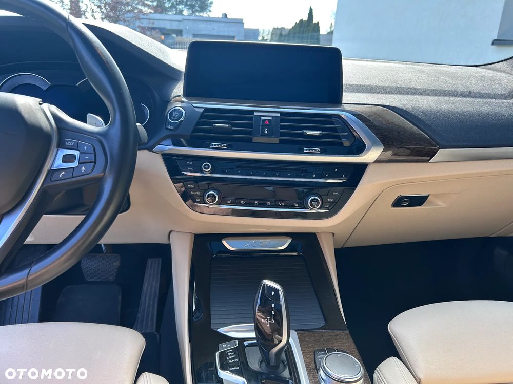 BMW X3 xDrive30i Luxury Line - 9