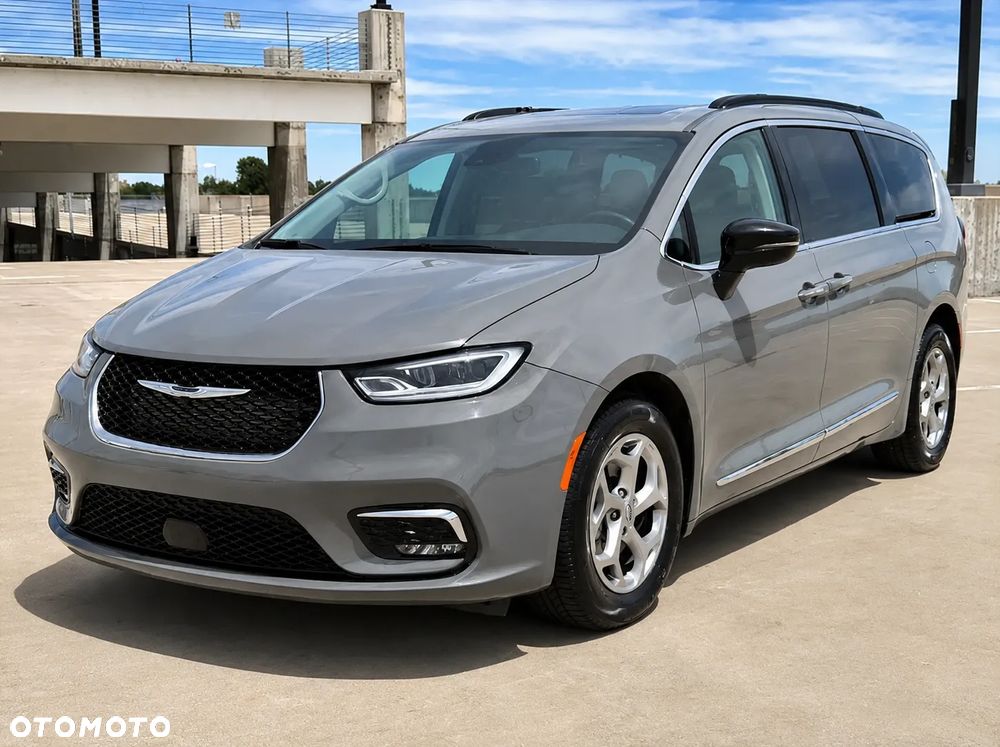 Chrysler Pacifica - 1