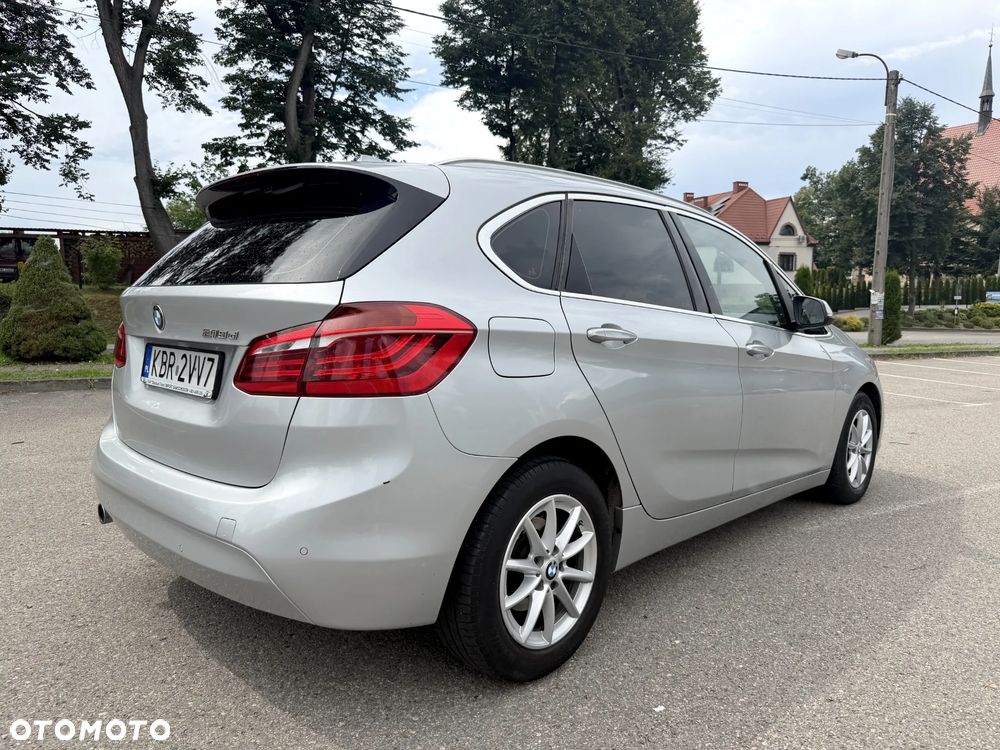 BMW Seria 2 218d - 5