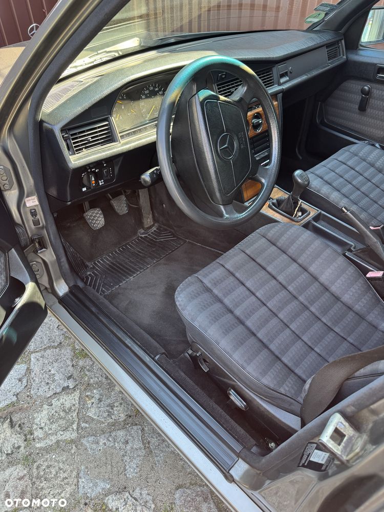 Mercedes-Benz W201 (190) - 7